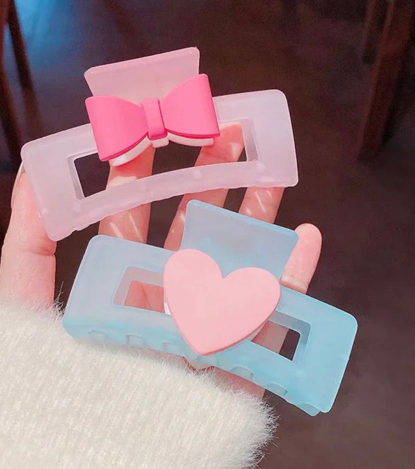 Transparent catch clip